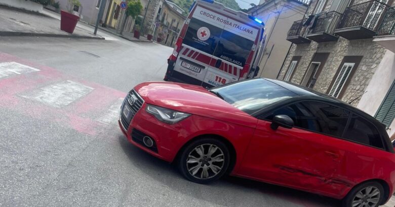 Pozzilli, incidente, incrocio, via Roma, ferita, ragazza