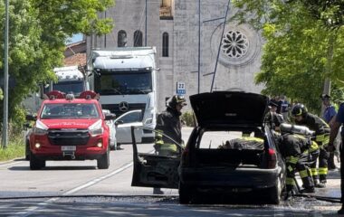 Venafro, auto,, fuoco, traffico in tilt, ferito